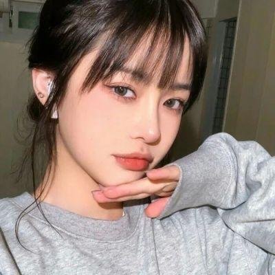 黑暗中的两个人海报